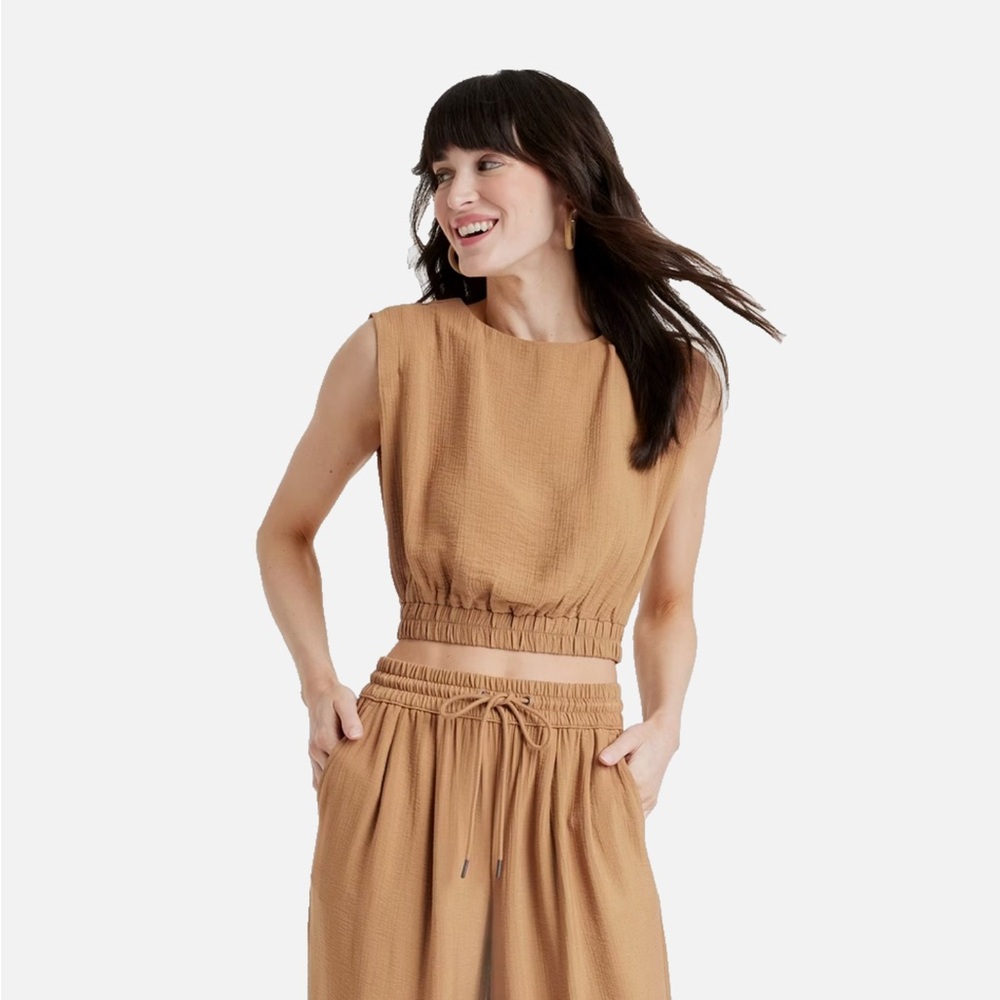 a new day Women's Tan Sleeveless Cropped Blouse